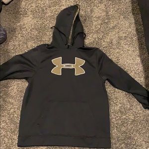Men’s Medium Under Armour sweatshirt
